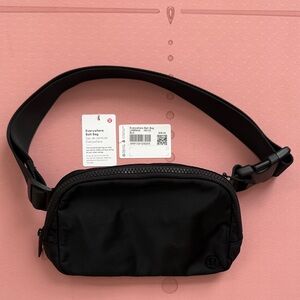 lululemon athletica Everywhere Belt Bag in black